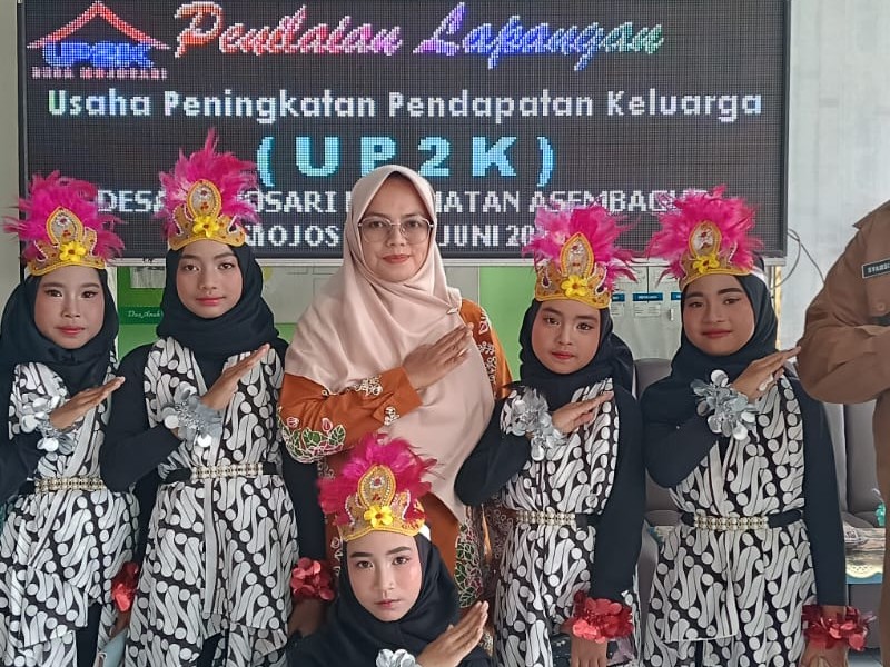 Penampilan Seni Tari Kebudayaan Siswi SDN 2 Mojosari